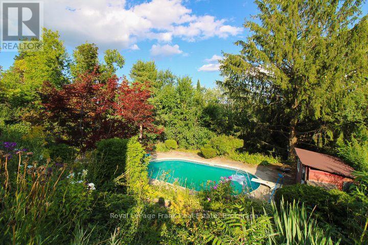 












1561 CHERRYHILL ROAD

,
Peterborough (Monaghan Ward 2),




Ontario
K9K1A7

