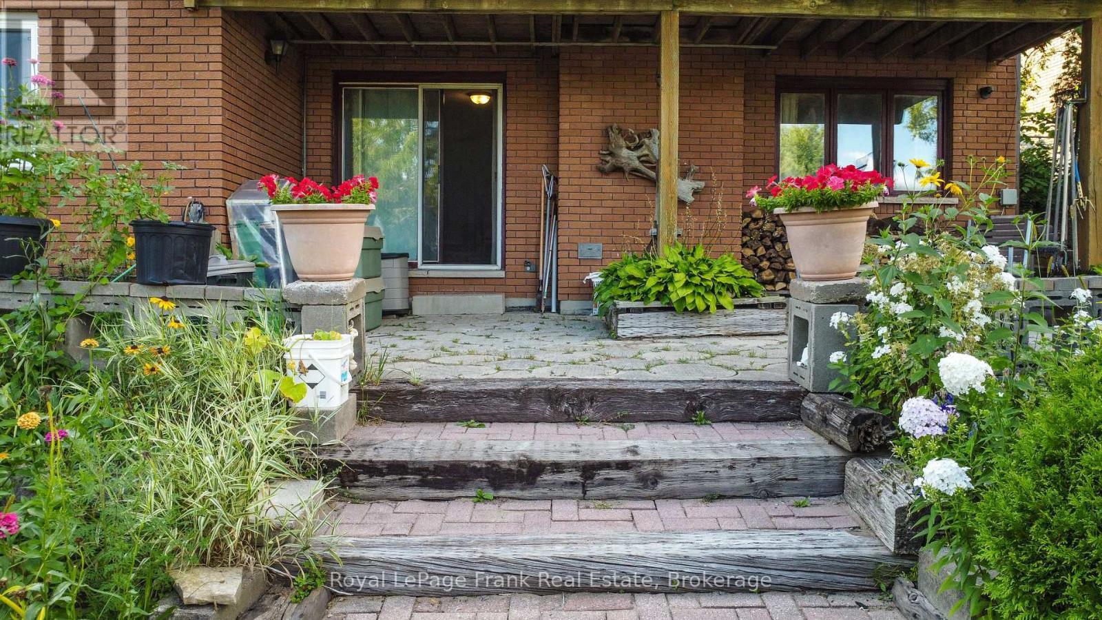 












1561 CHERRYHILL ROAD

,
Peterborough (Monaghan Ward 2),




Ontario
K9K1A7

