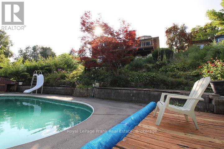 












1561 CHERRYHILL ROAD

,
Peterborough (Monaghan Ward 2),




Ontario
K9K1A7

