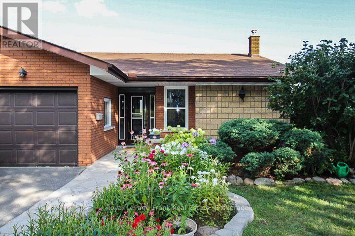 












1561 CHERRYHILL ROAD

,
Peterborough (Monaghan Ward 2),




Ontario
K9K1A7

