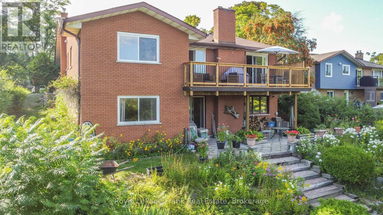 












1561 CHERRYHILL ROAD

,
Peterborough (Monaghan Ward 2),




Ontario
K9K1A7

