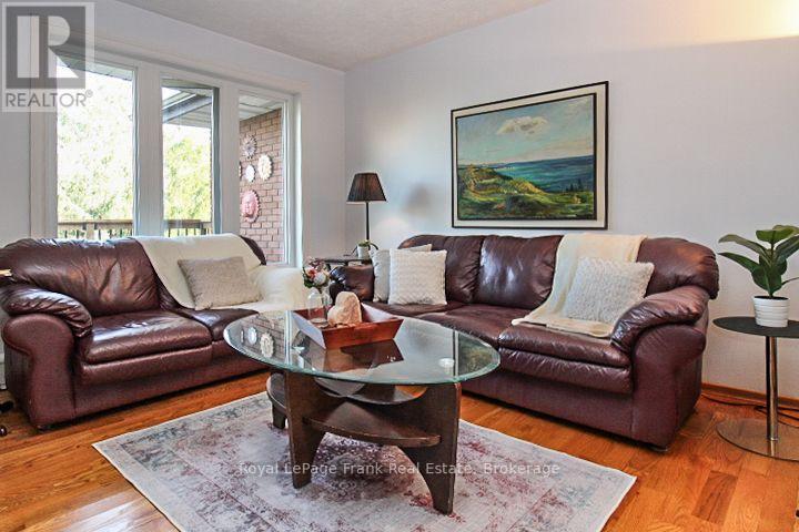 












1561 CHERRYHILL ROAD

,
Peterborough (Monaghan Ward 2),




Ontario
K9K1A7

