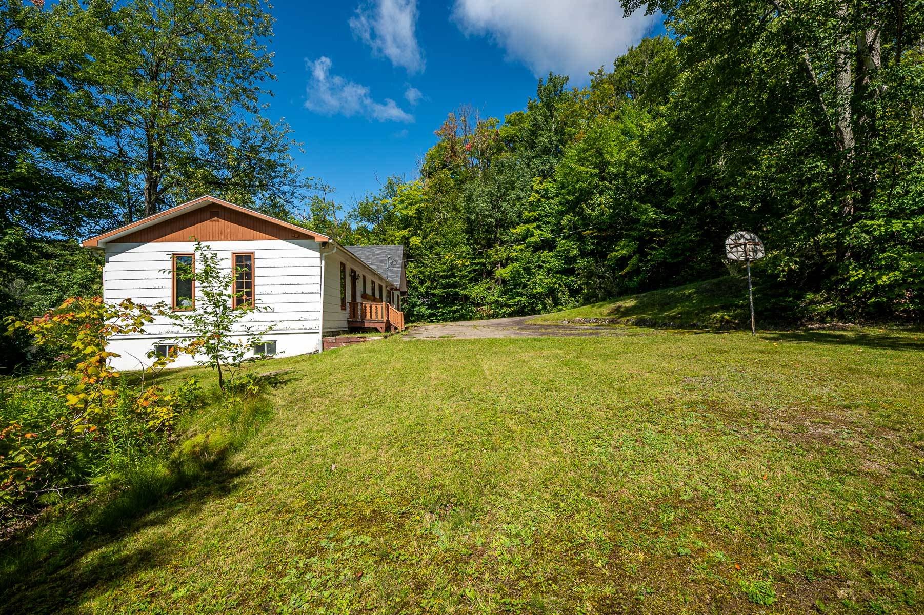 









2577


Mtée du Lac-Louise

,
Saint-Adolphe-d'Howard,




QC
J0T2B0

