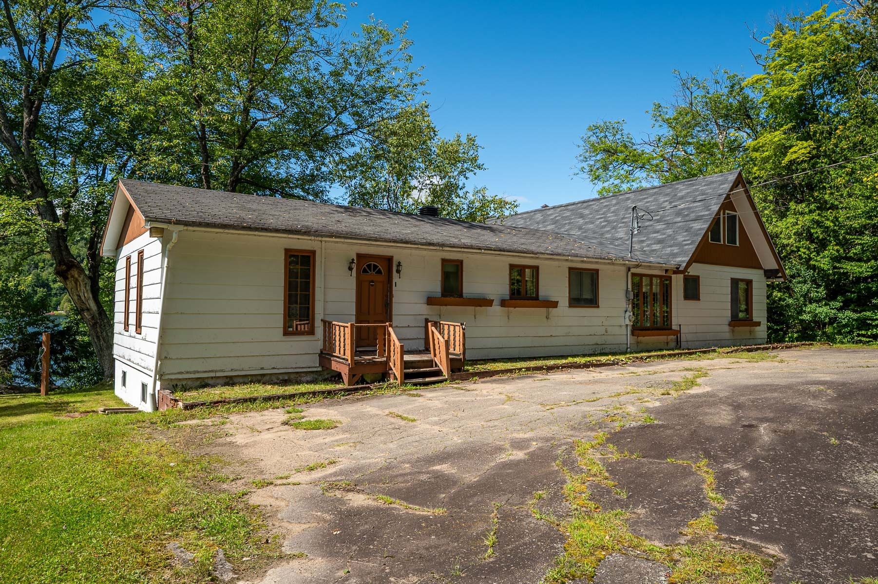 









2577


Mtée du Lac-Louise

,
Saint-Adolphe-d'Howard,




QC
J0T2B0

