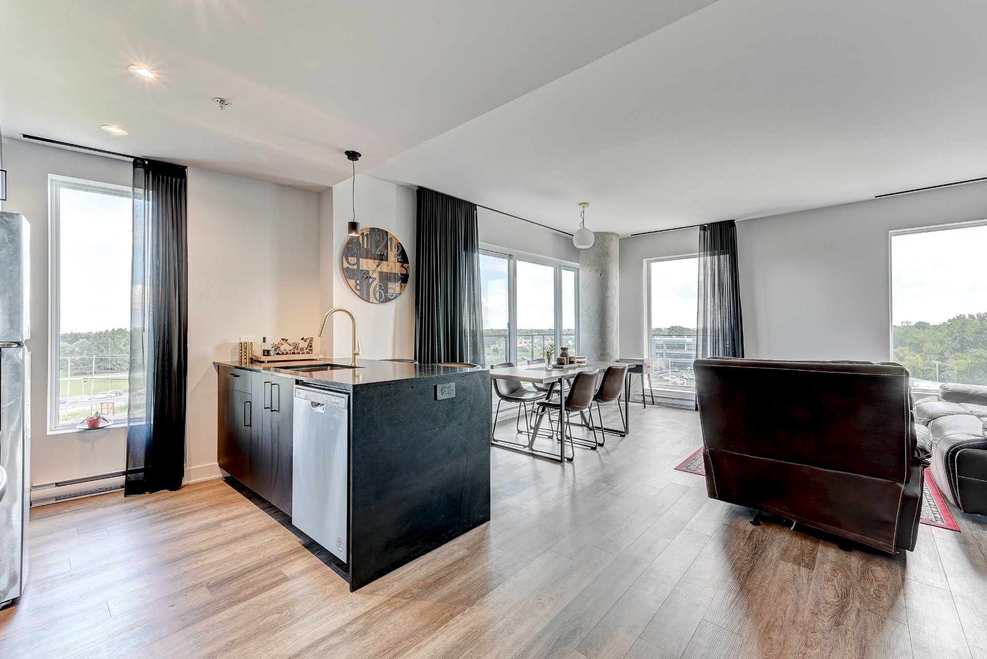 









280


Route 132

, 618,
Saint-Constant,




QC
J5A2S1

