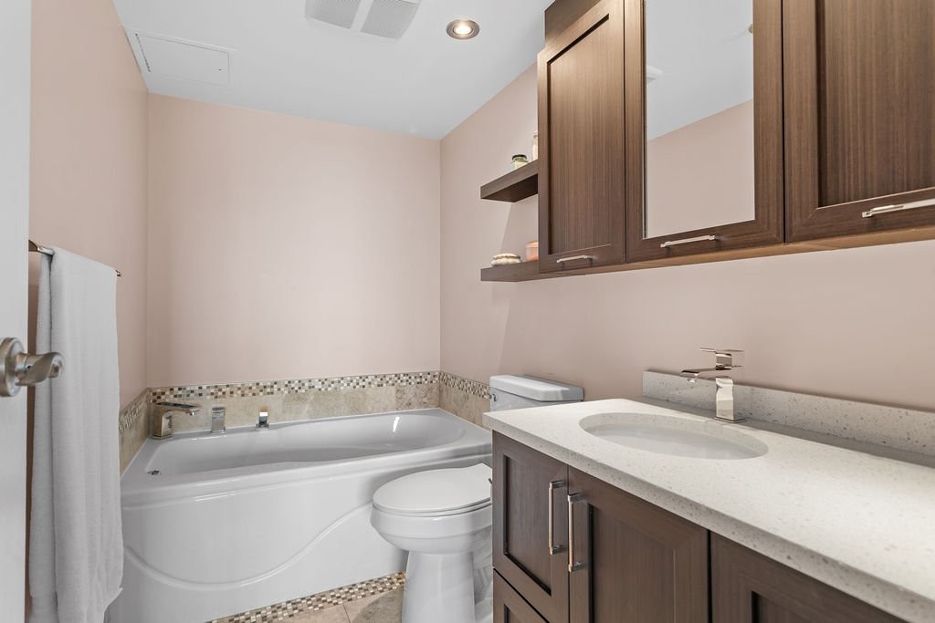 









4300


Place des Cageux

, 807,
Laval (Chomedey),




QC
H7W4Z3

