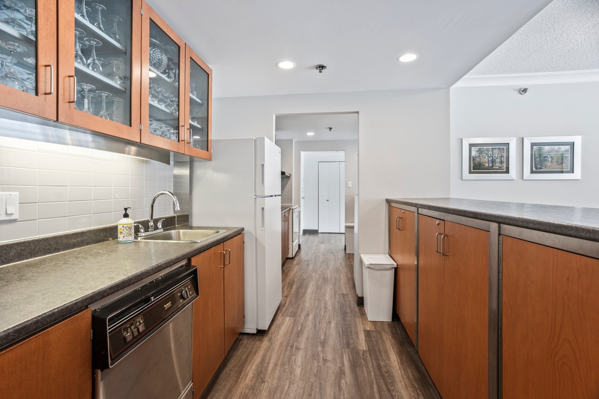 









4300


Place des Cageux

, 807,
Laval (Chomedey),




QC
H7W4Z3


