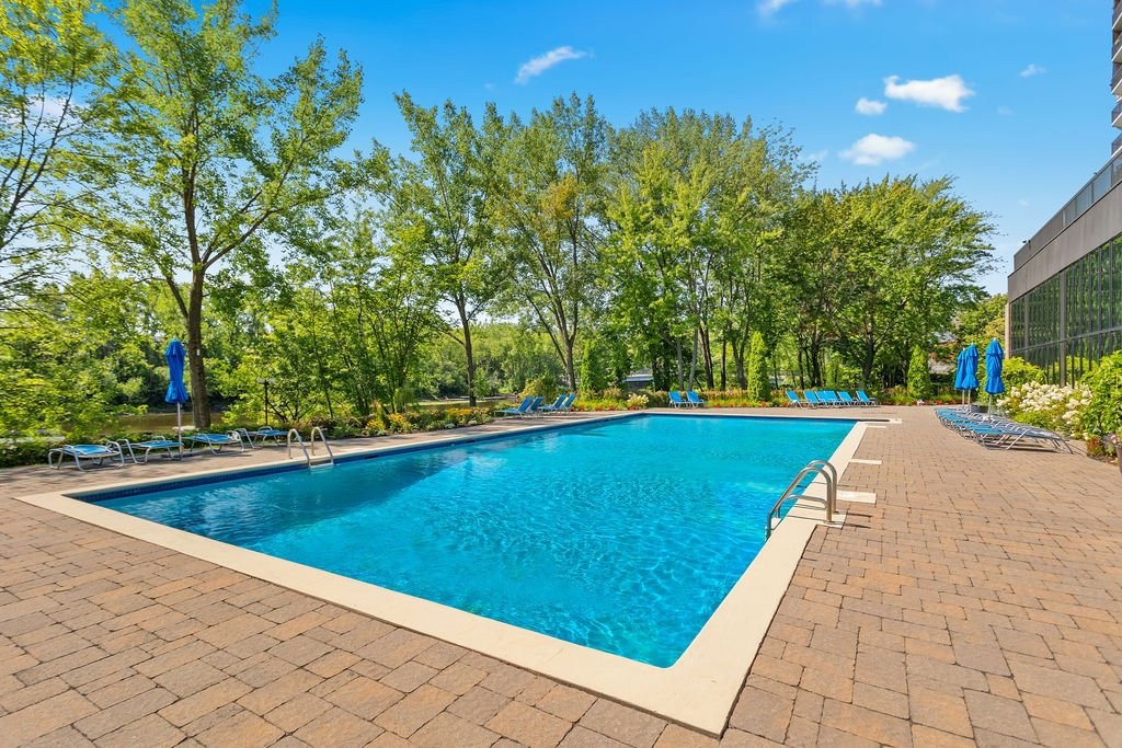 









4300


Place des Cageux

, 807,
Laval (Chomedey),




QC
H7W4Z3


