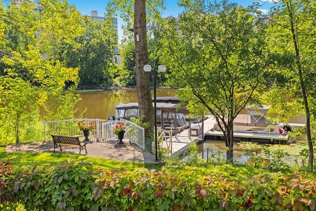 









4300


Place des Cageux

, 807,
Laval (Chomedey),




QC
H7W4Z3

