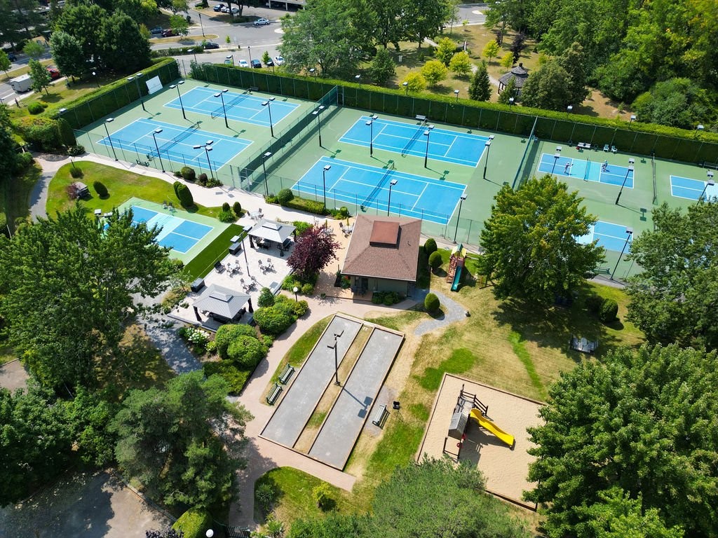 









4300


Place des Cageux

, 807,
Laval (Chomedey),




QC
H7W4Z3

