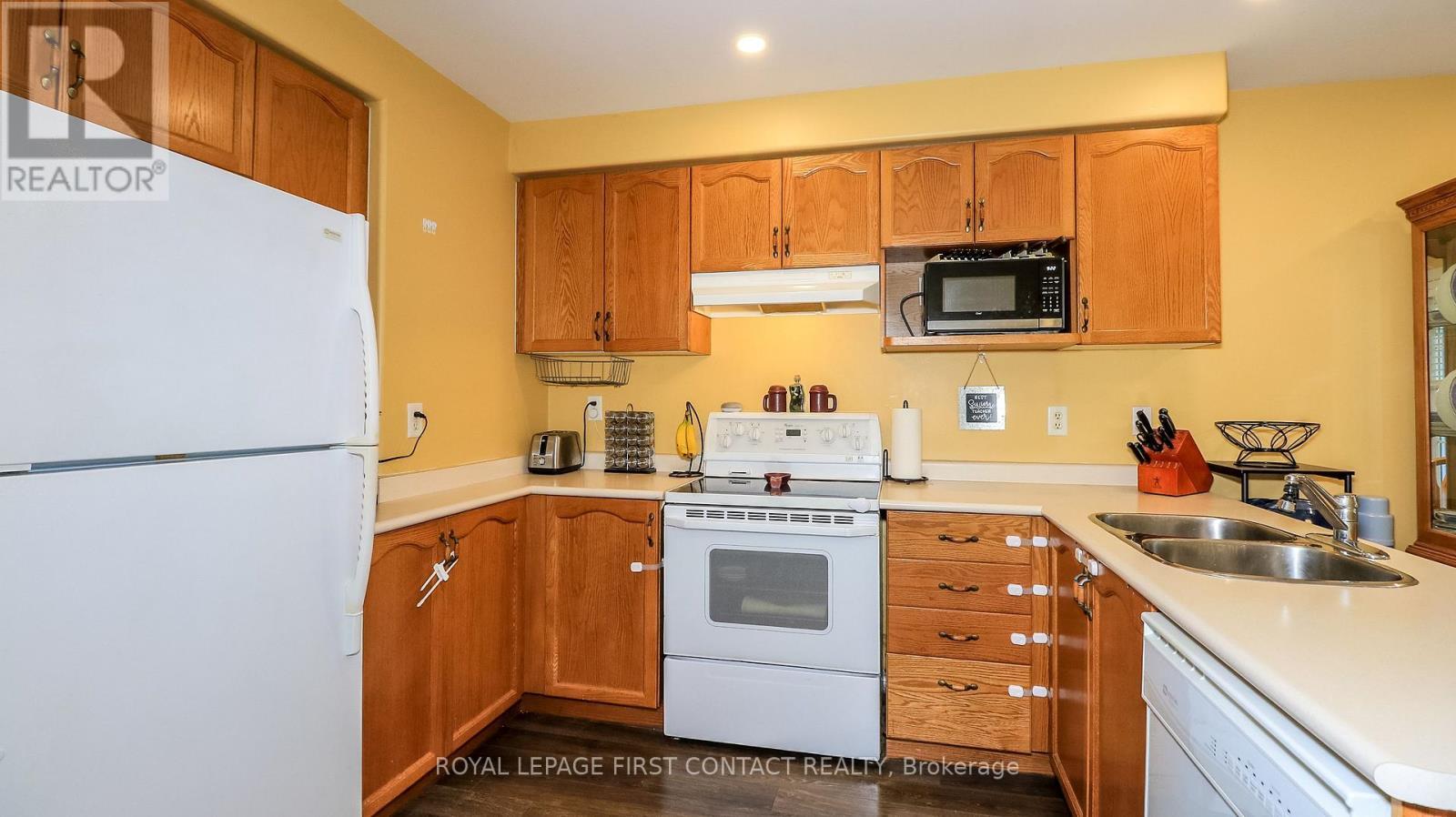 












79 WHITE ELM ROAD

,
Barrie,




Ontario
L4N0E4

