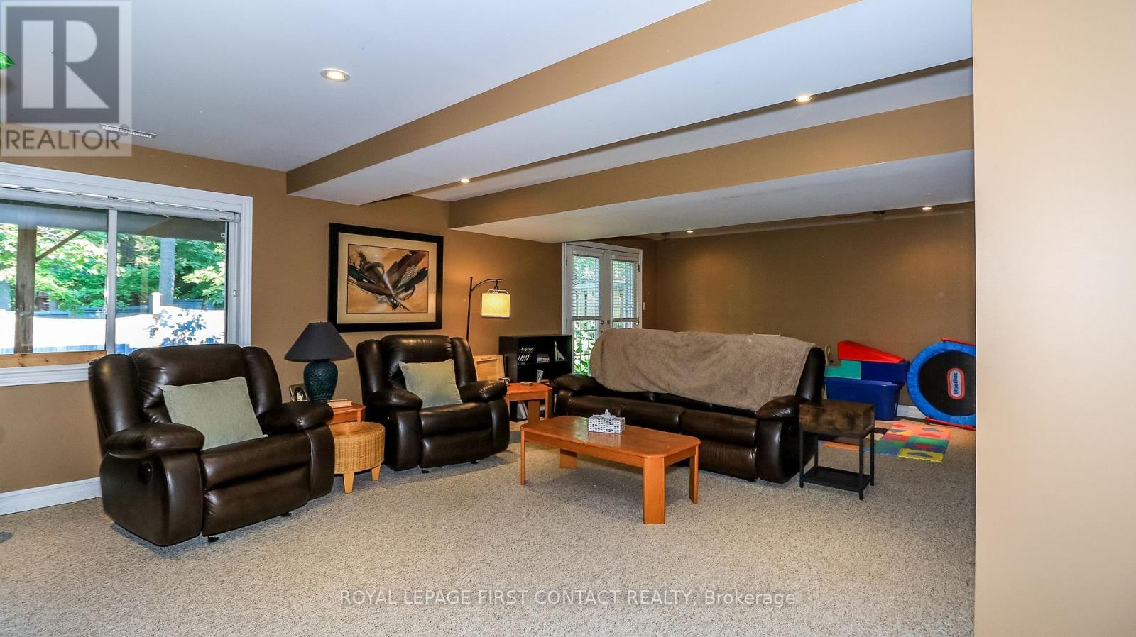 












79 WHITE ELM ROAD

,
Barrie,




Ontario
L4N0E4

