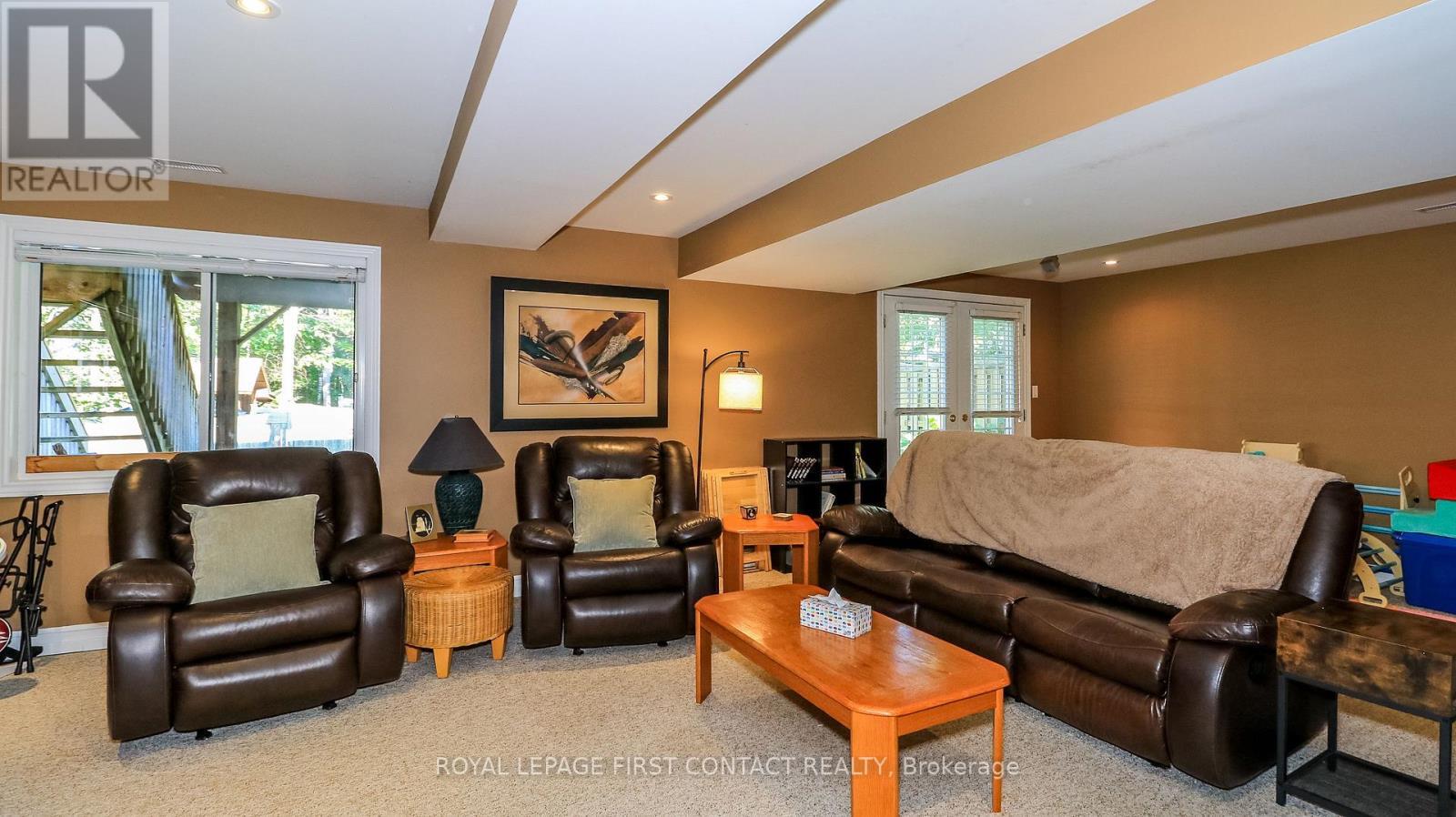 












79 WHITE ELM ROAD

,
Barrie,




Ontario
L4N0E4

