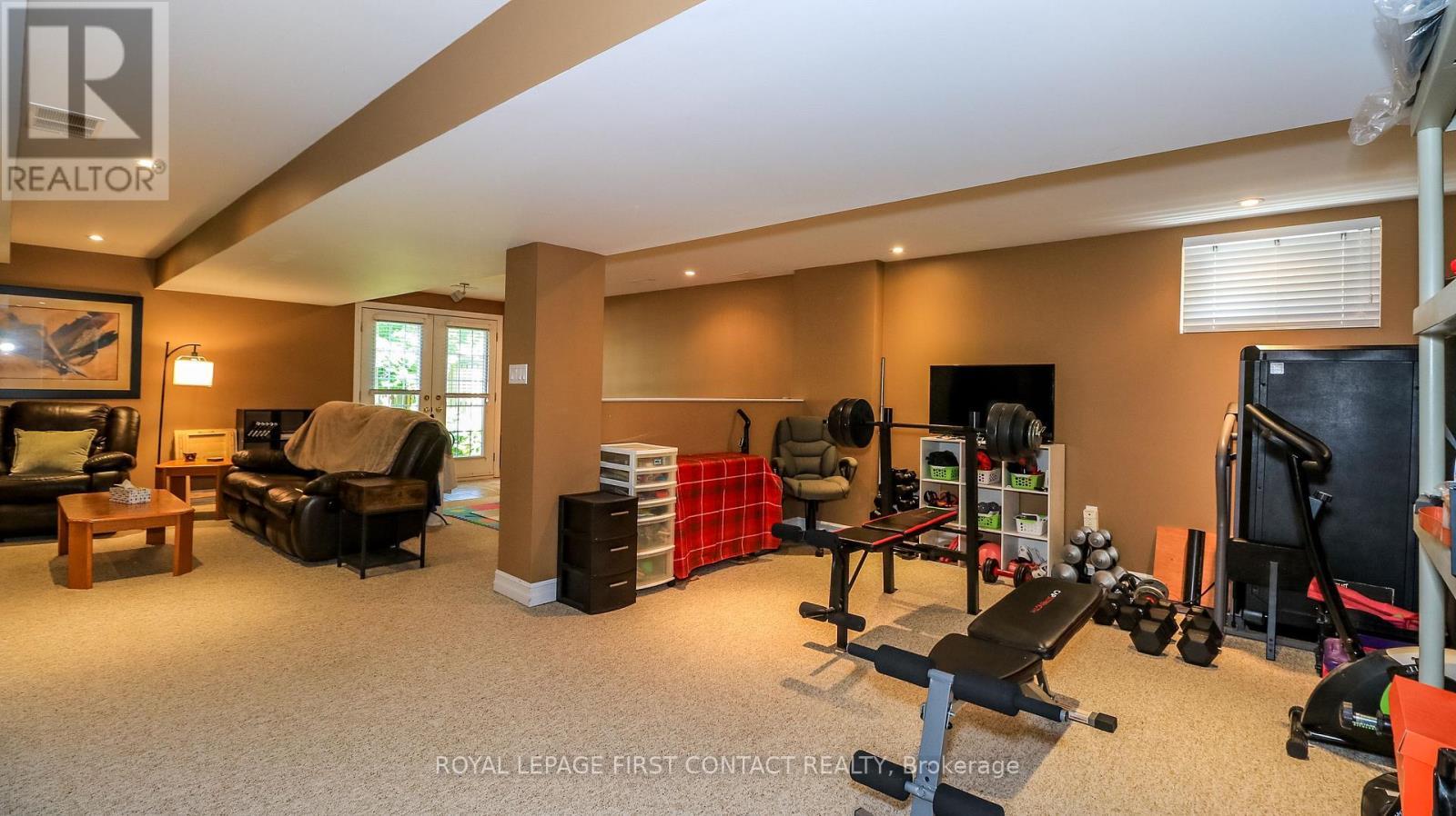 












79 WHITE ELM ROAD

,
Barrie,




Ontario
L4N0E4

