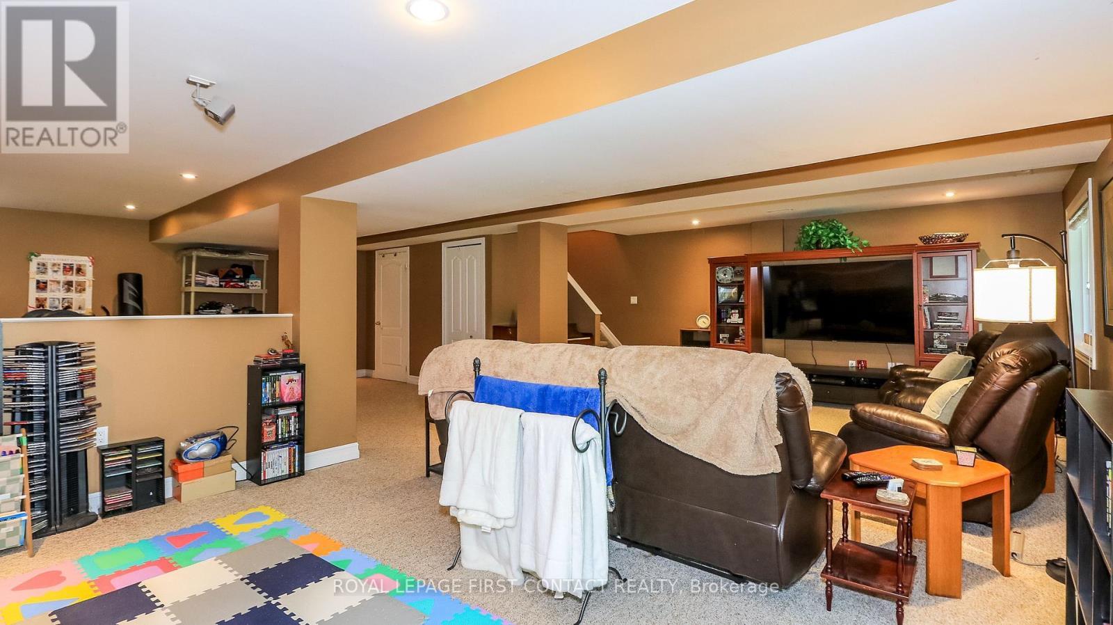 












79 WHITE ELM ROAD

,
Barrie,




Ontario
L4N0E4

