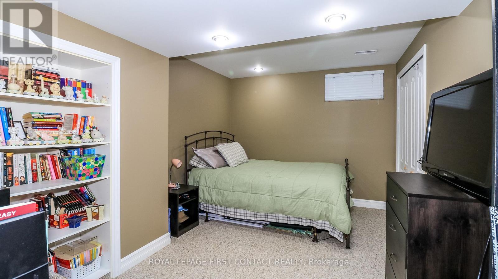 












79 WHITE ELM ROAD

,
Barrie,




Ontario
L4N0E4


