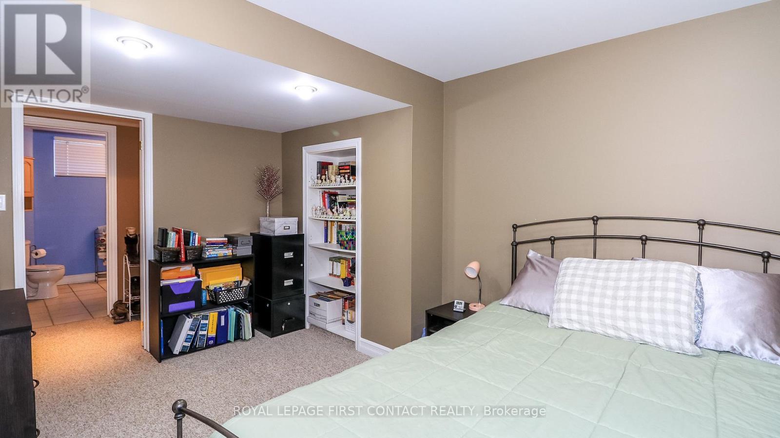 












79 WHITE ELM ROAD

,
Barrie,




Ontario
L4N0E4

