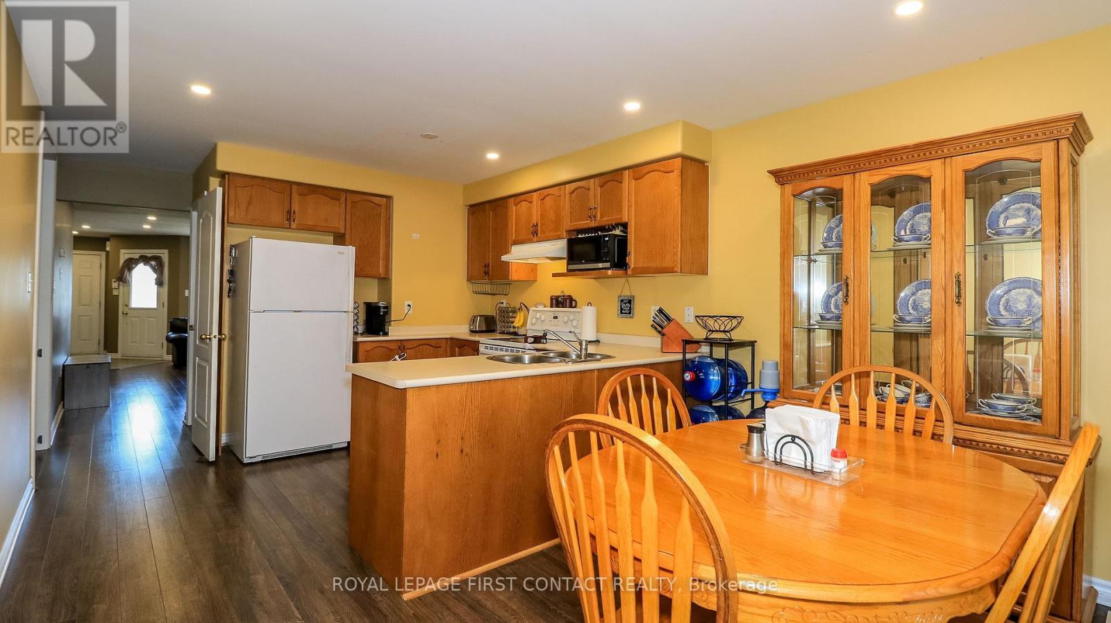 












79 WHITE ELM ROAD

,
Barrie,




Ontario
L4N0E4

