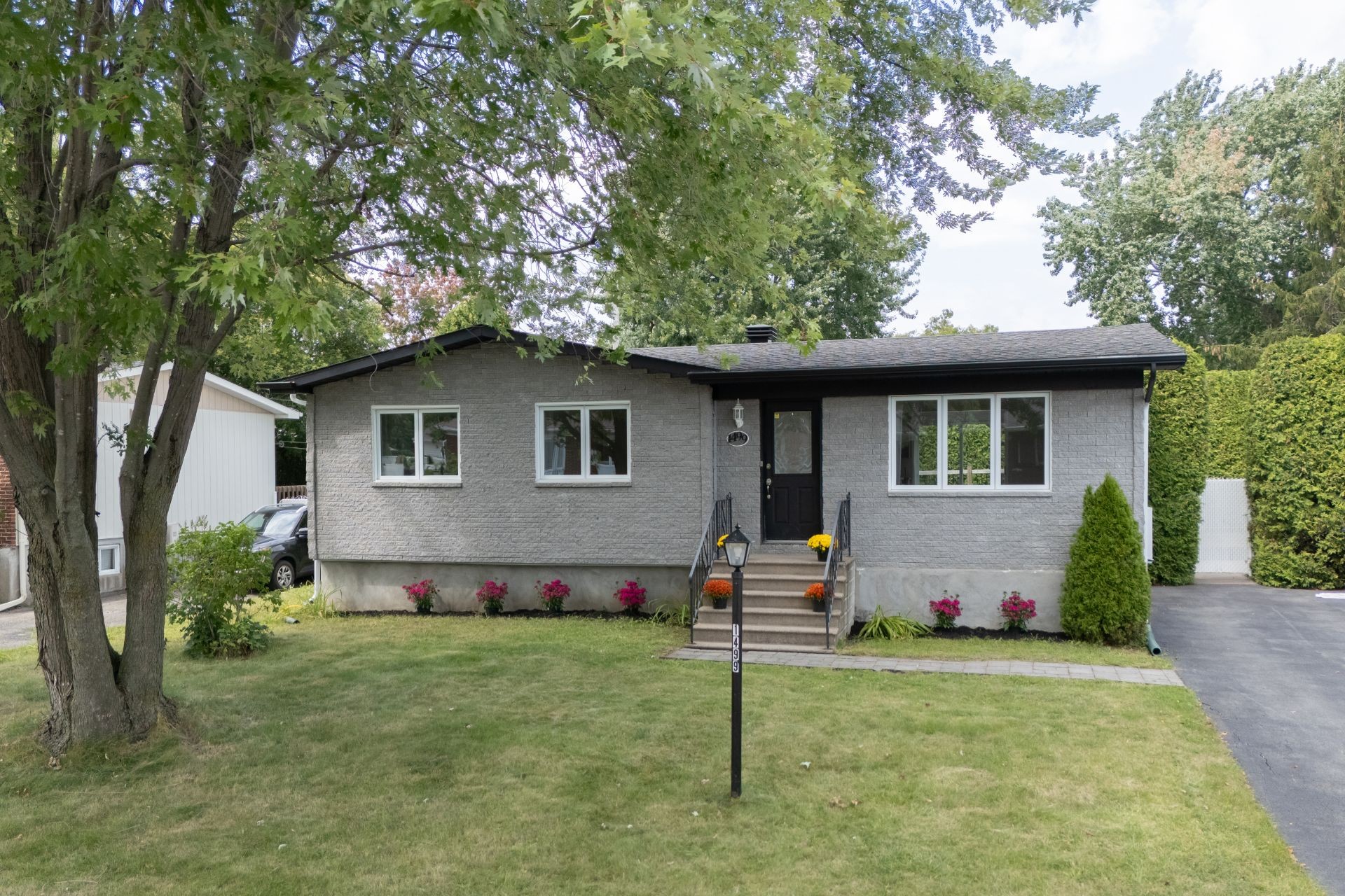 









1499


Rue des Lilas

,
Sainte-Julie,




QC
J3E1J3

