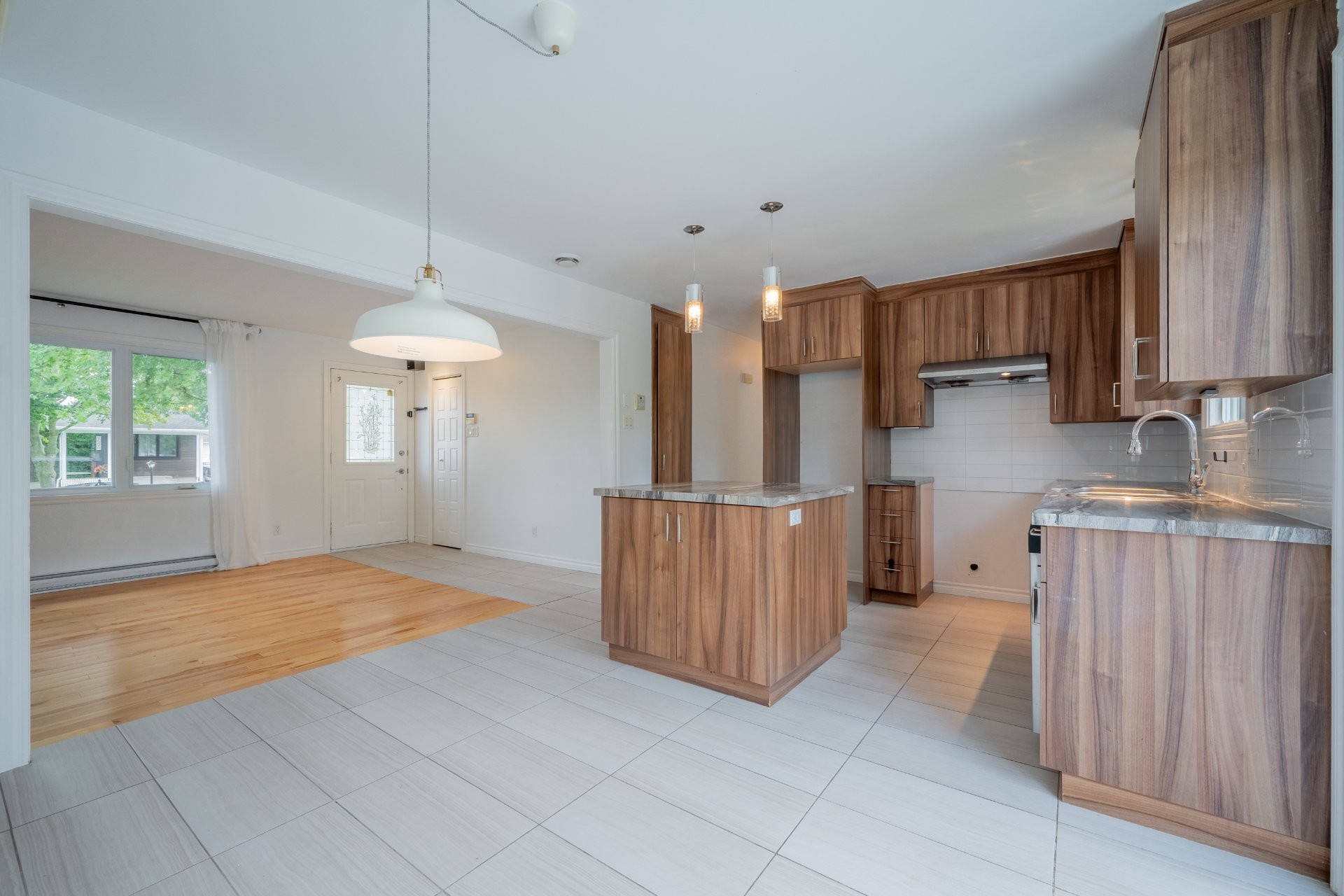 









1499


Rue des Lilas

,
Sainte-Julie,




QC
J3E1J3

