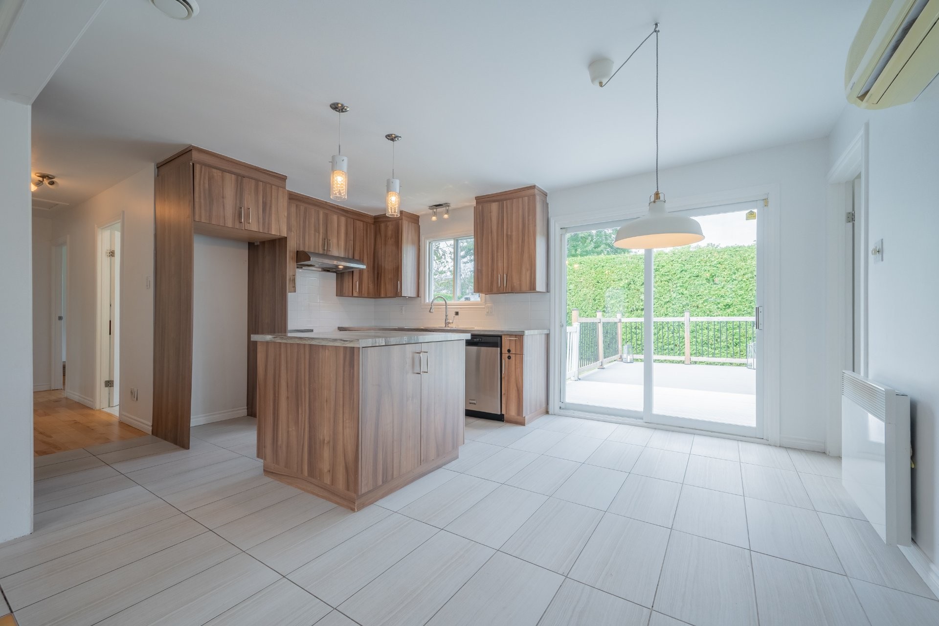 









1499


Rue des Lilas

,
Sainte-Julie,




QC
J3E1J3


