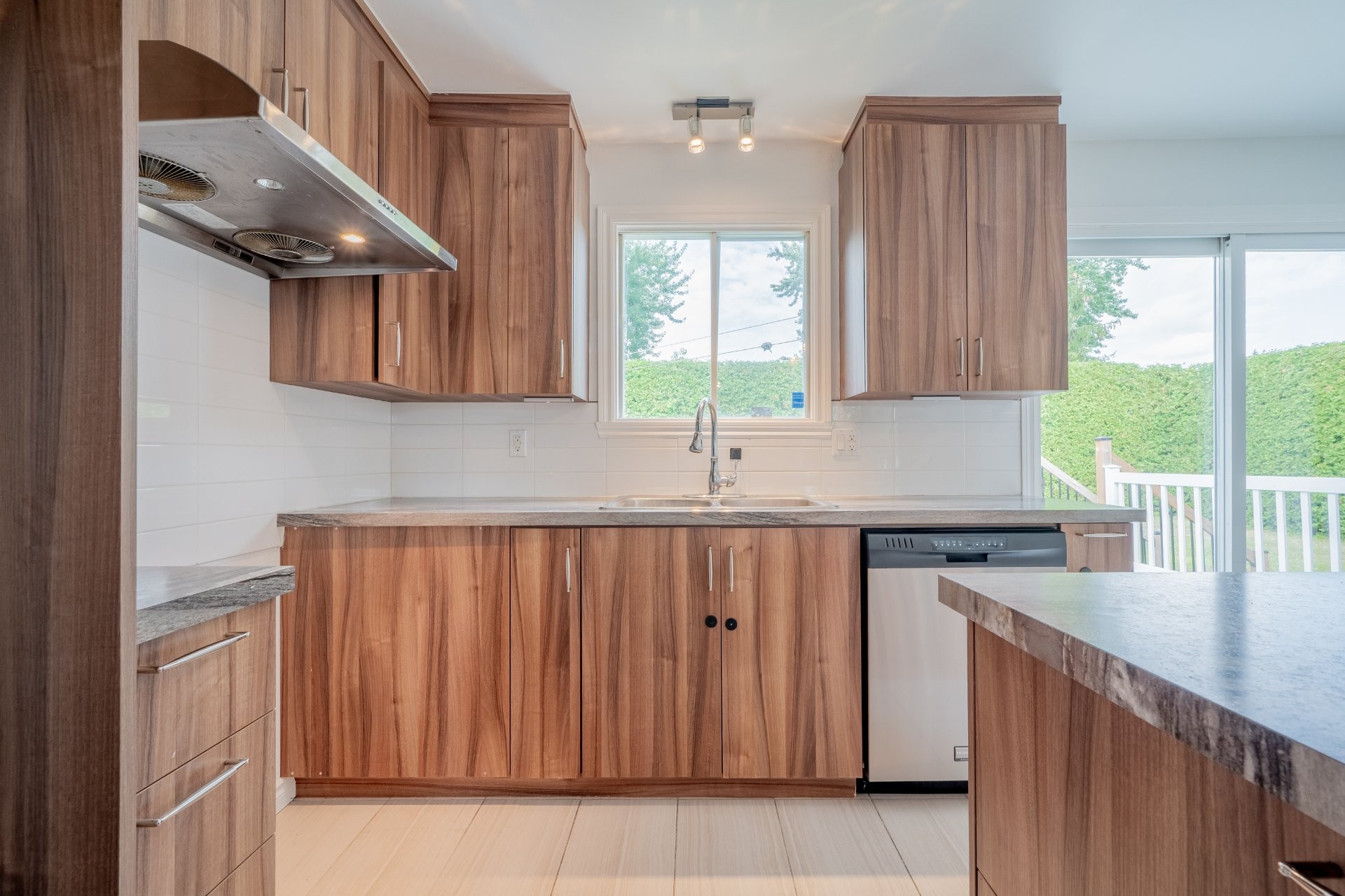 









1499


Rue des Lilas

,
Sainte-Julie,




QC
J3E1J3

