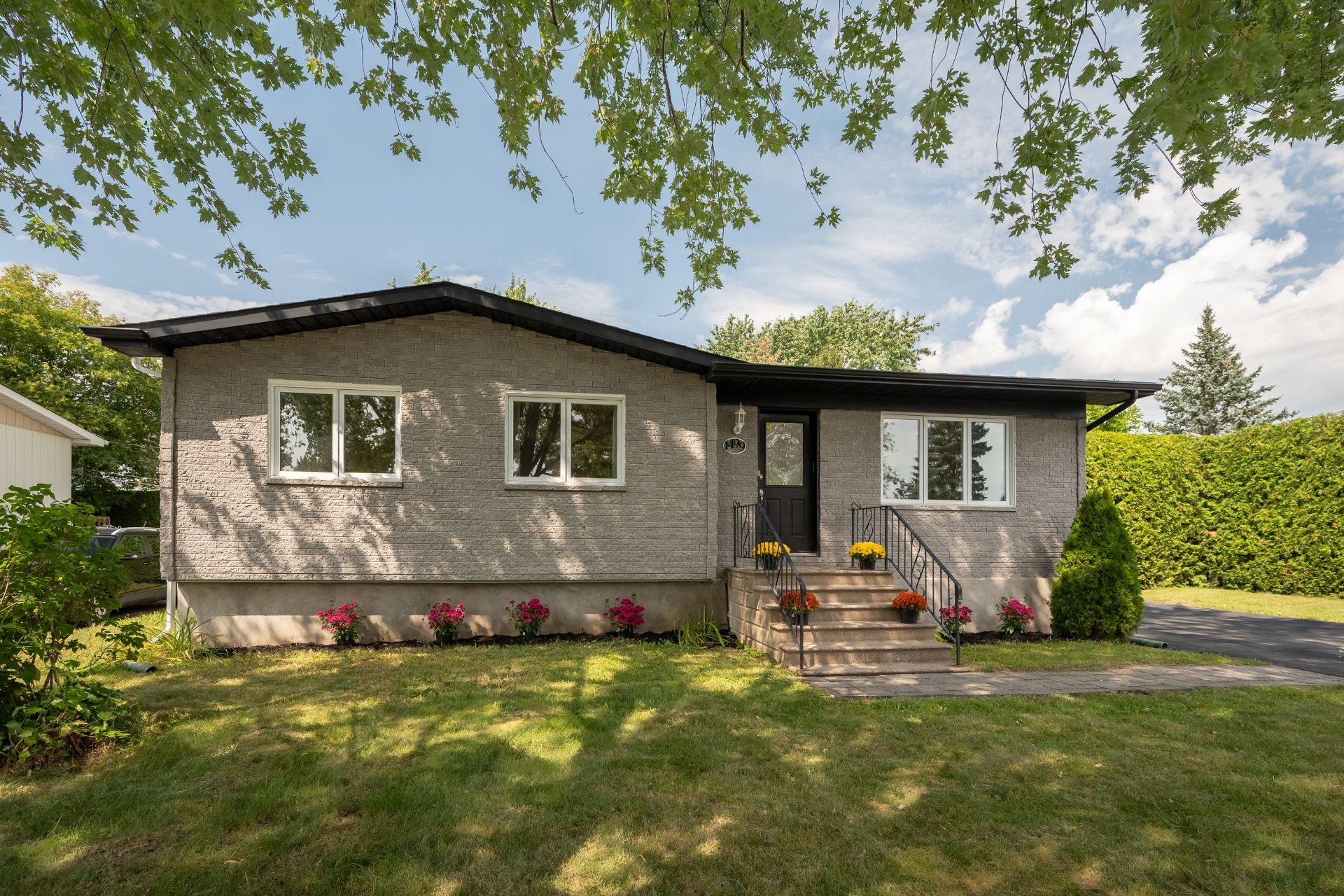 









1499


Rue des Lilas

,
Sainte-Julie,




QC
J3E1J3

