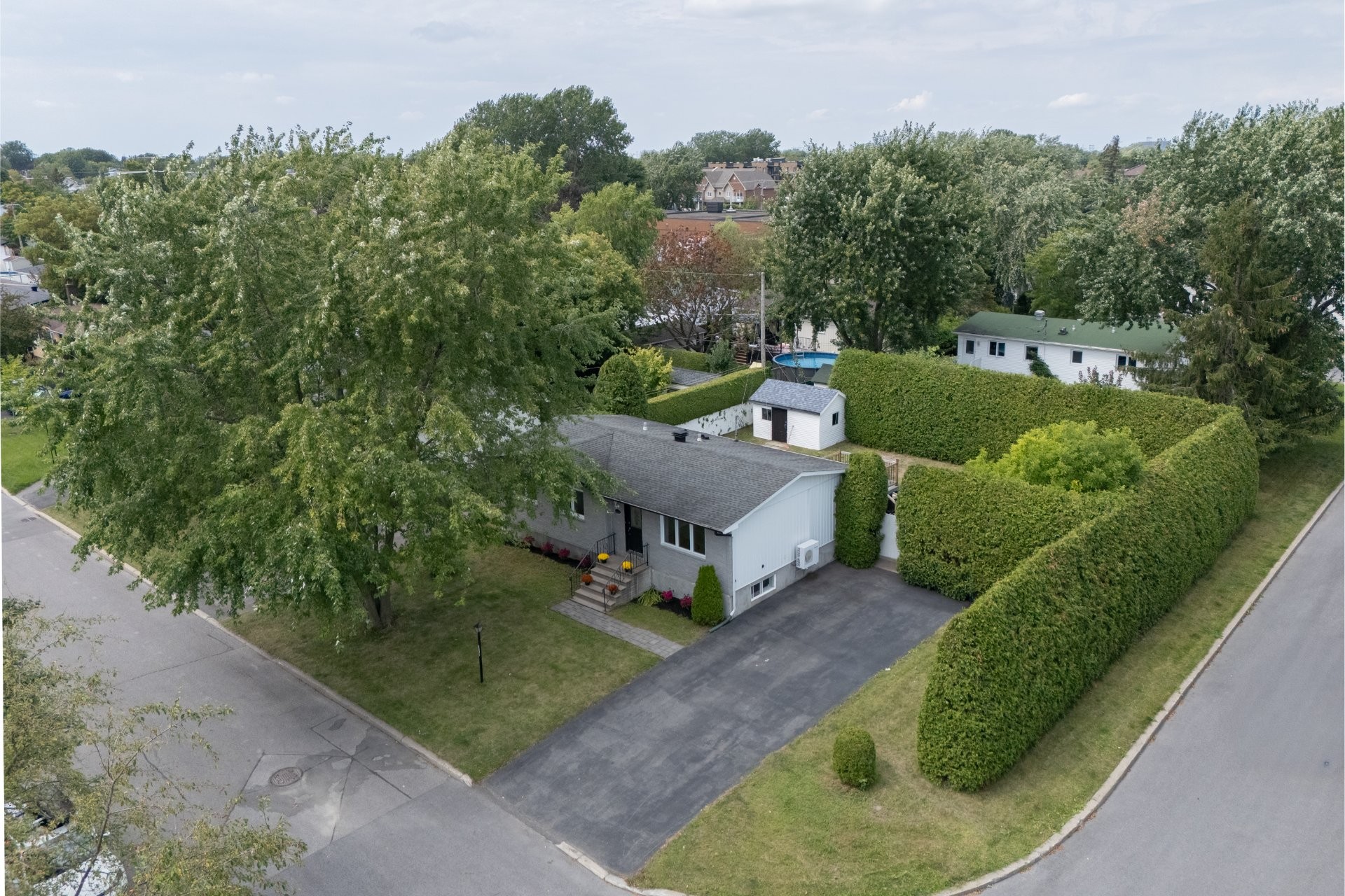 









1499


Rue des Lilas

,
Sainte-Julie,




QC
J3E1J3

