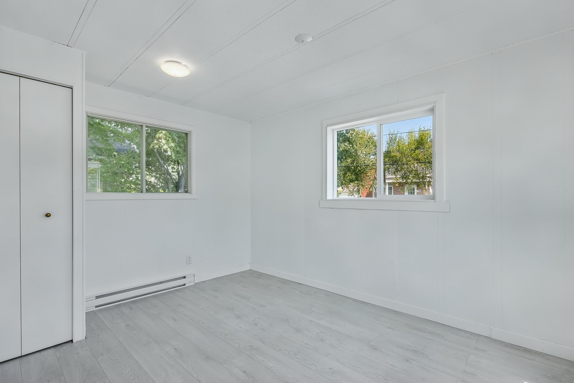 









5300


Rue Bachand

, 14,
Longueuil (Saint-Hubert),




QC
J3Y0X8


