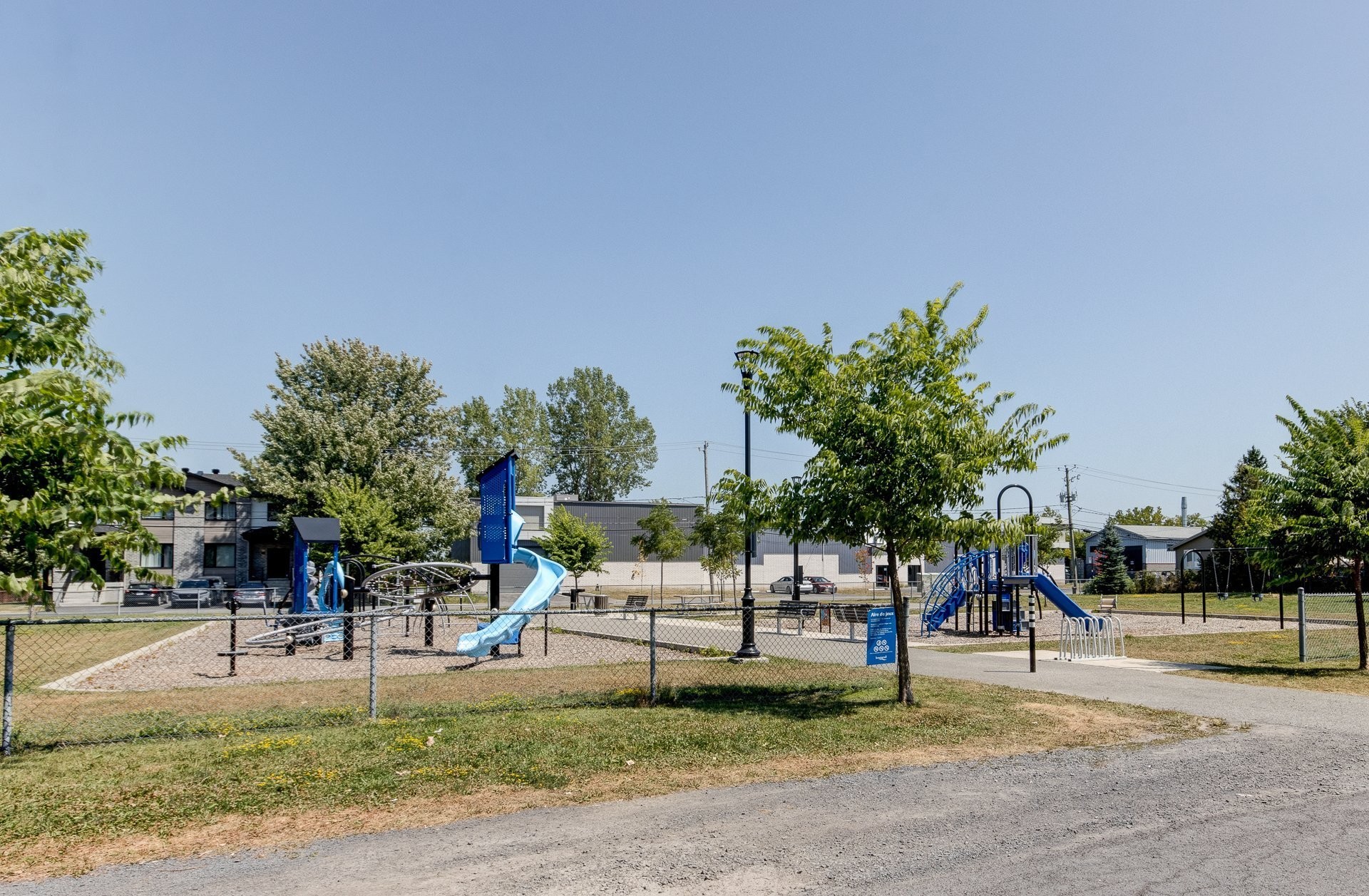 









5300


Rue Bachand

, 14,
Longueuil (Saint-Hubert),




QC
J3Y0X8

