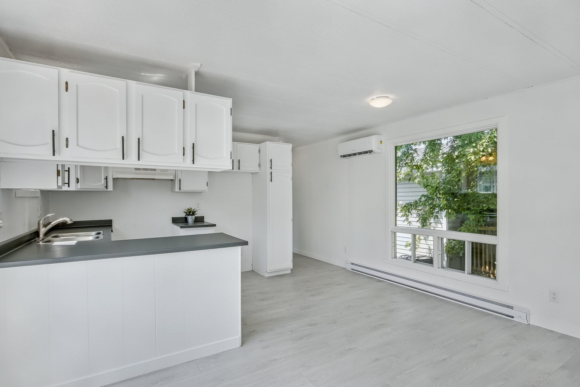 









5300


Rue Bachand

, 14,
Longueuil (Saint-Hubert),




QC
J3Y0X8

