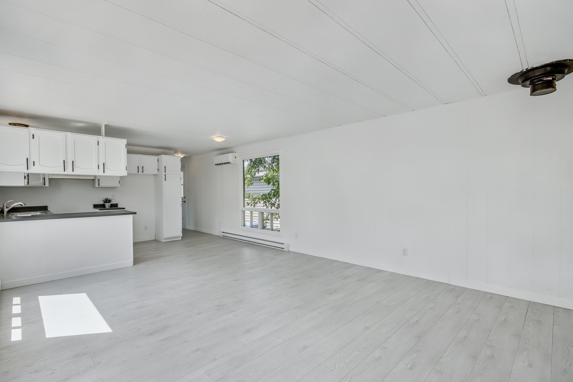 









5300


Rue Bachand

, 14,
Longueuil (Saint-Hubert),




QC
J3Y0X8

