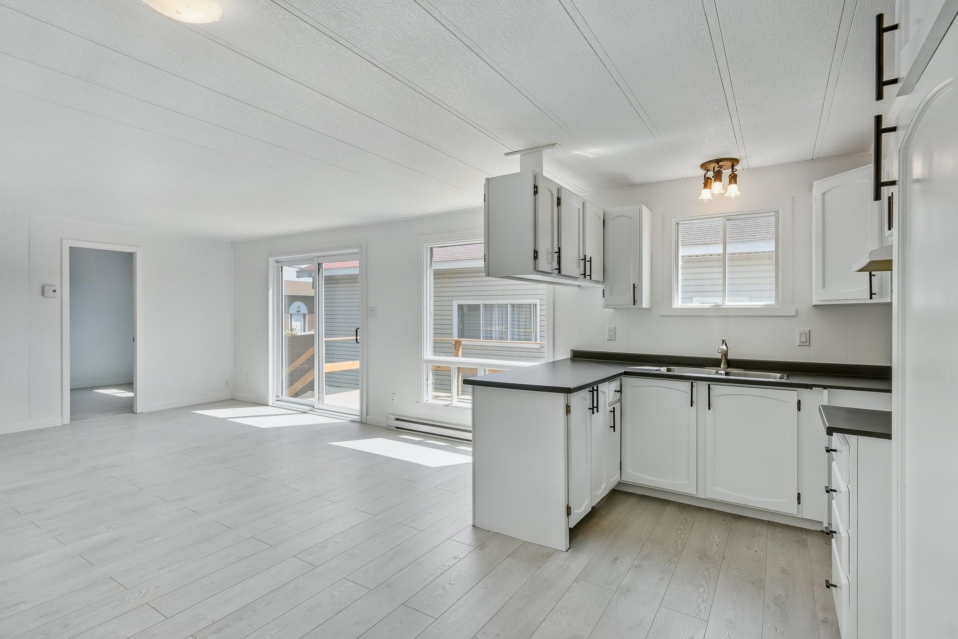 









5300


Rue Bachand

, 14,
Longueuil (Saint-Hubert),




QC
J3Y0X8

