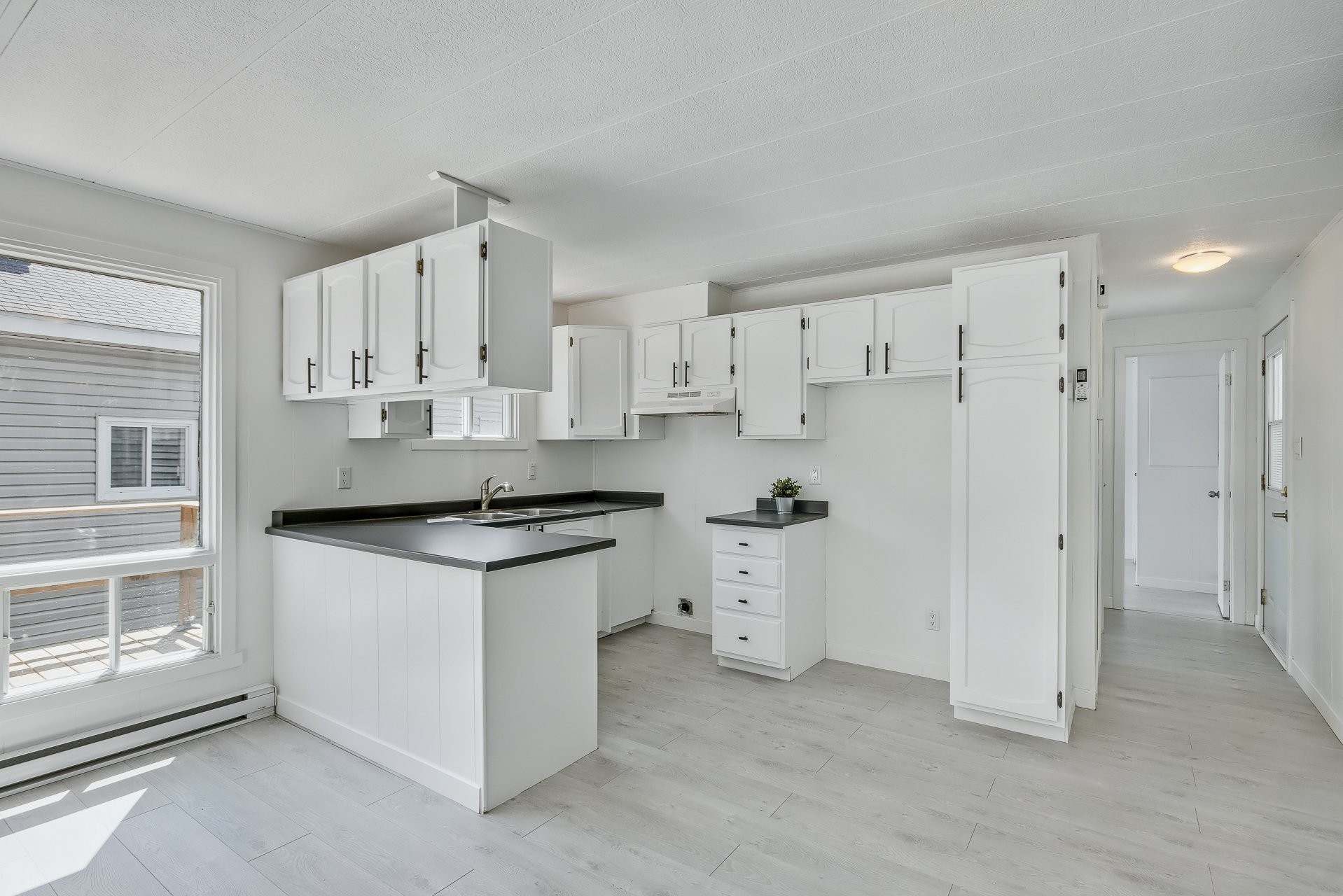 









5300


Rue Bachand

, 14,
Longueuil (Saint-Hubert),




QC
J3Y0X8

