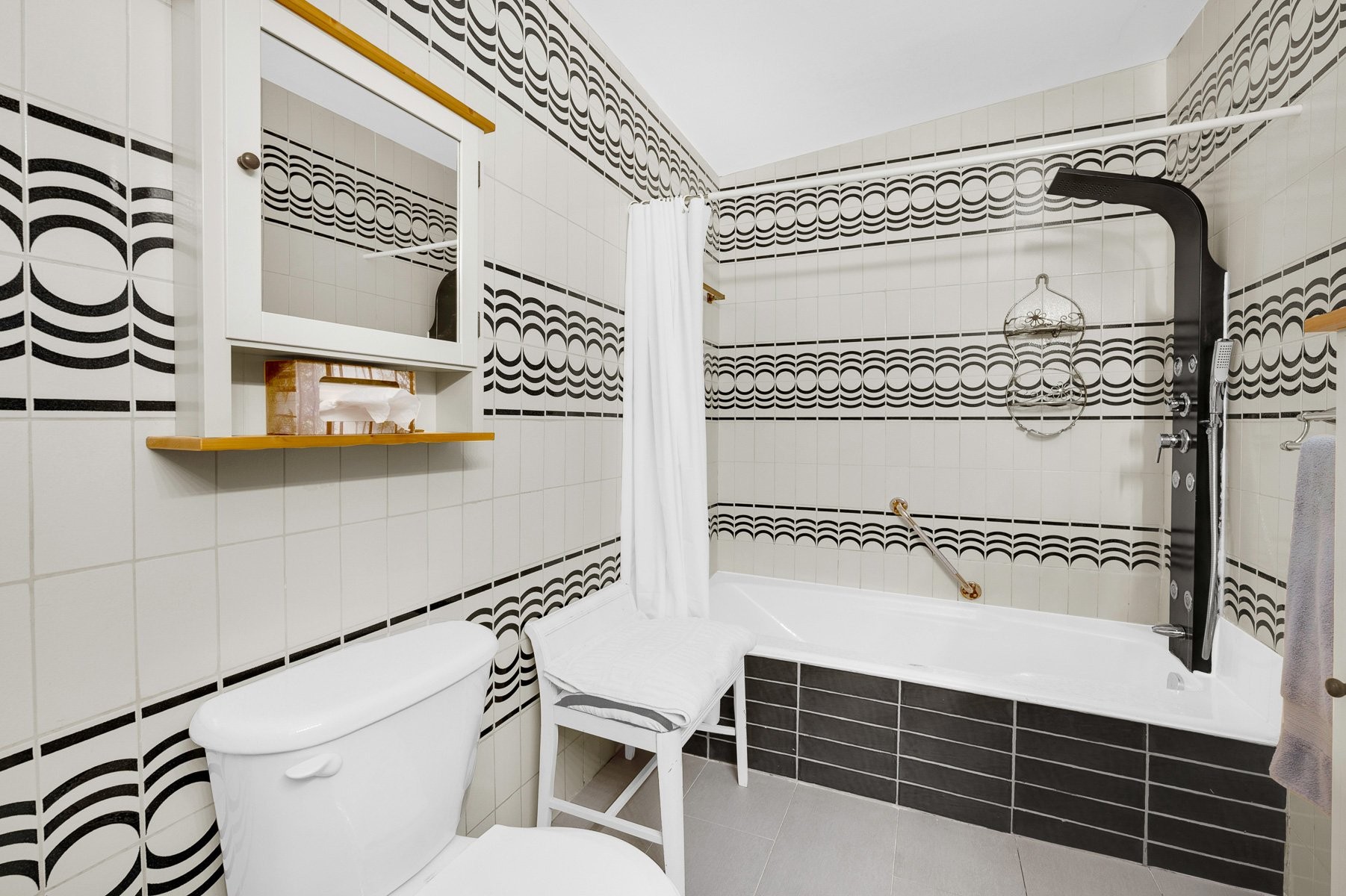 









2180Z

 - 2180Y


Rue Gaussiran

,
Sainte-Sophie,




QC
J5J2L6

