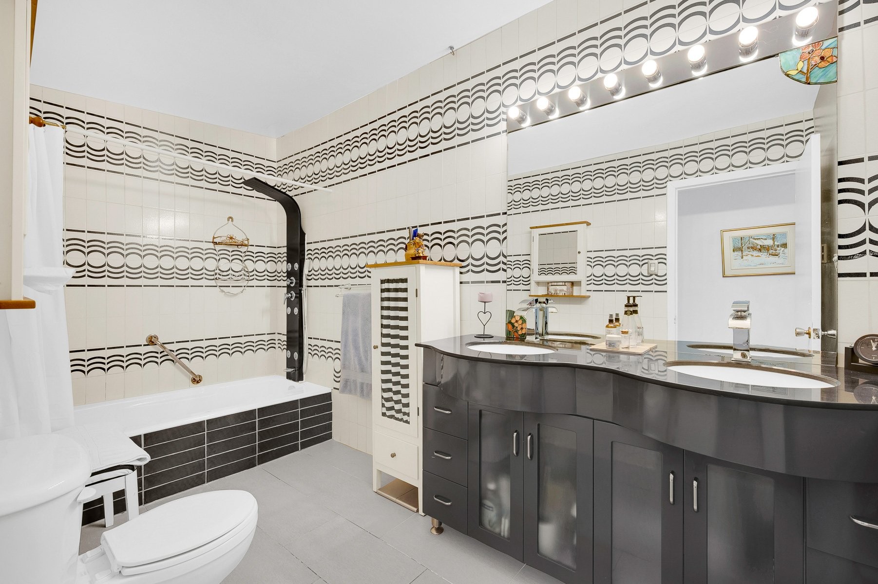 









2180Z

 - 2180Y


Rue Gaussiran

,
Sainte-Sophie,




QC
J5J2L6

