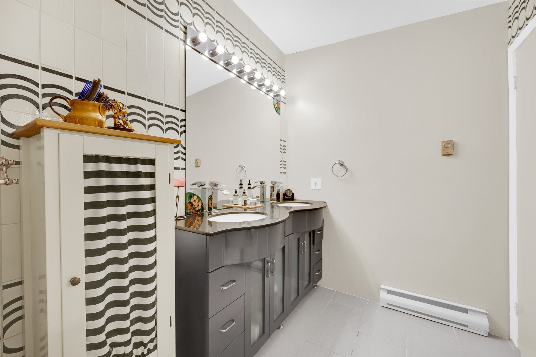 









2180Z

 - 2180Y


Rue Gaussiran

,
Sainte-Sophie,




QC
J5J2L6

