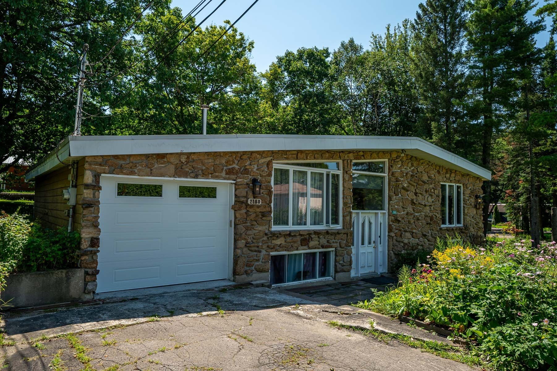 









2180Z

 - 2180Y


Rue Gaussiran

,
Sainte-Sophie,




QC
J5J2L6

