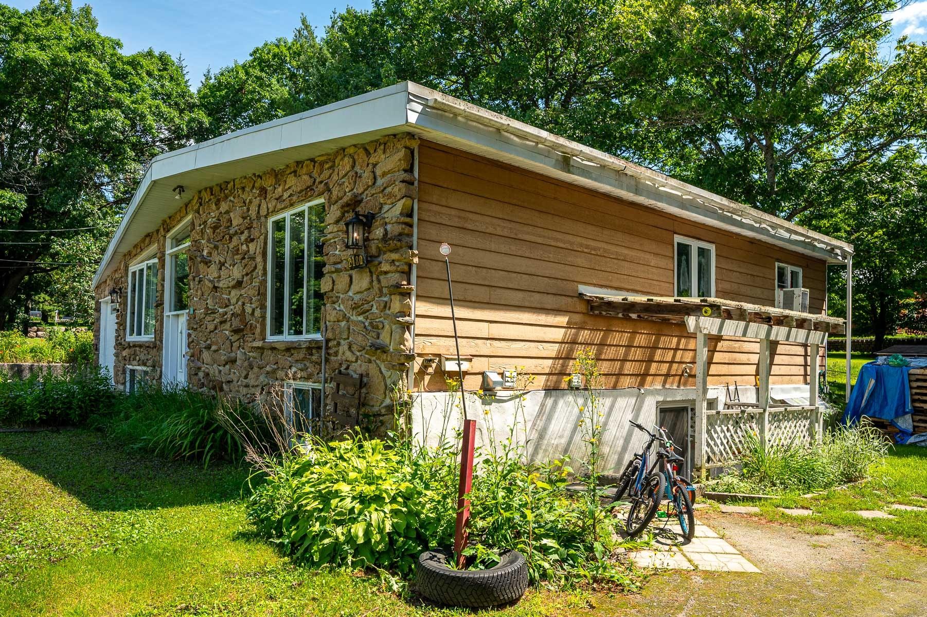 









2180Z

 - 2180Y


Rue Gaussiran

,
Sainte-Sophie,




QC
J5J2L6

