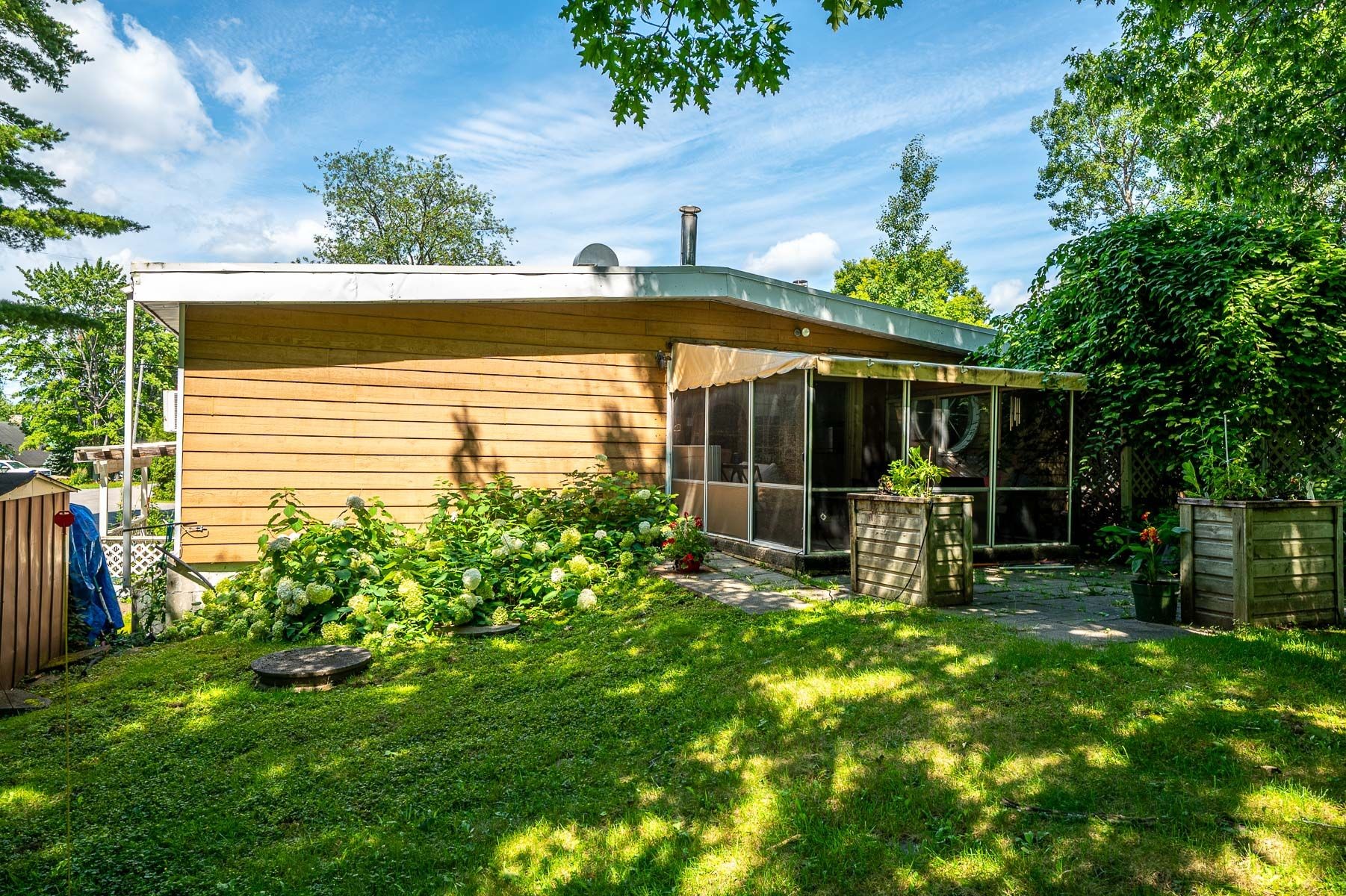 









2180Z

 - 2180Y


Rue Gaussiran

,
Sainte-Sophie,




QC
J5J2L6

