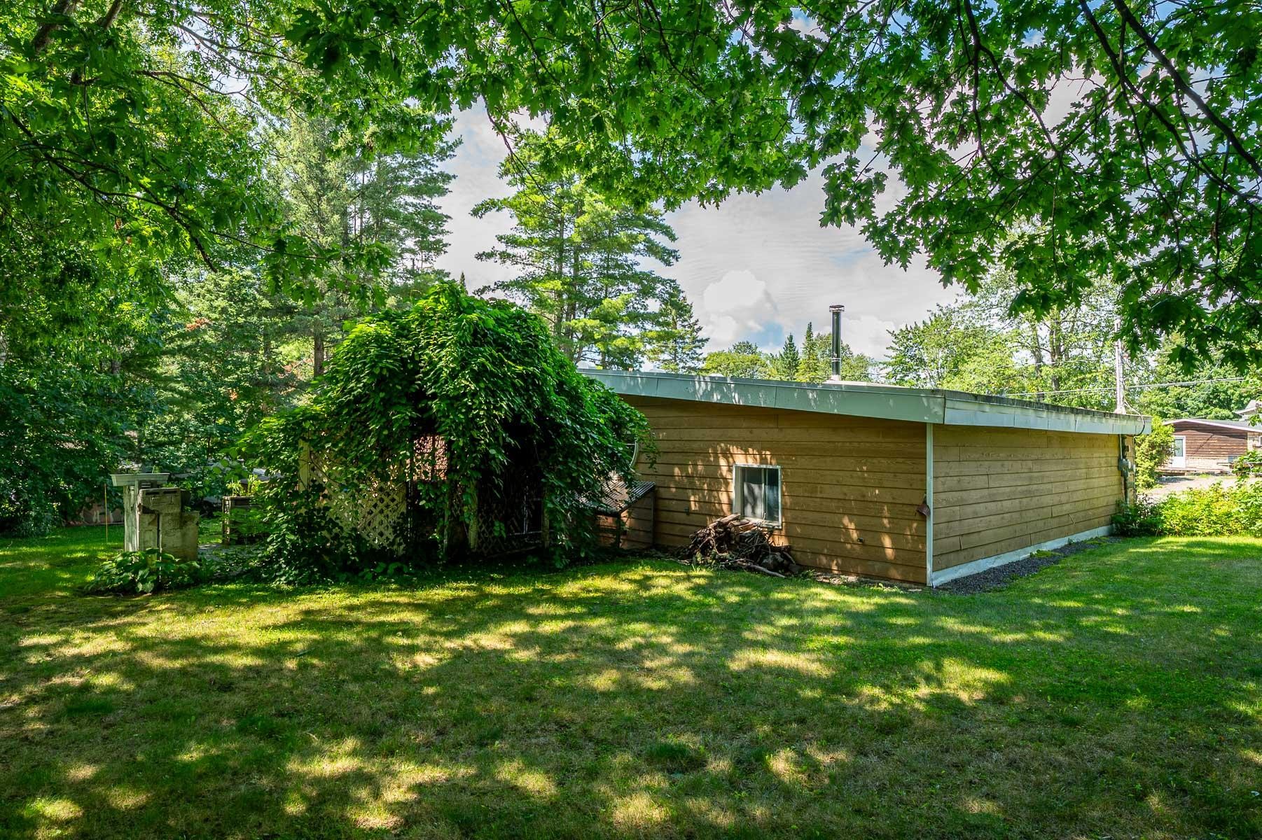 









2180Z

 - 2180Y


Rue Gaussiran

,
Sainte-Sophie,




QC
J5J2L6

