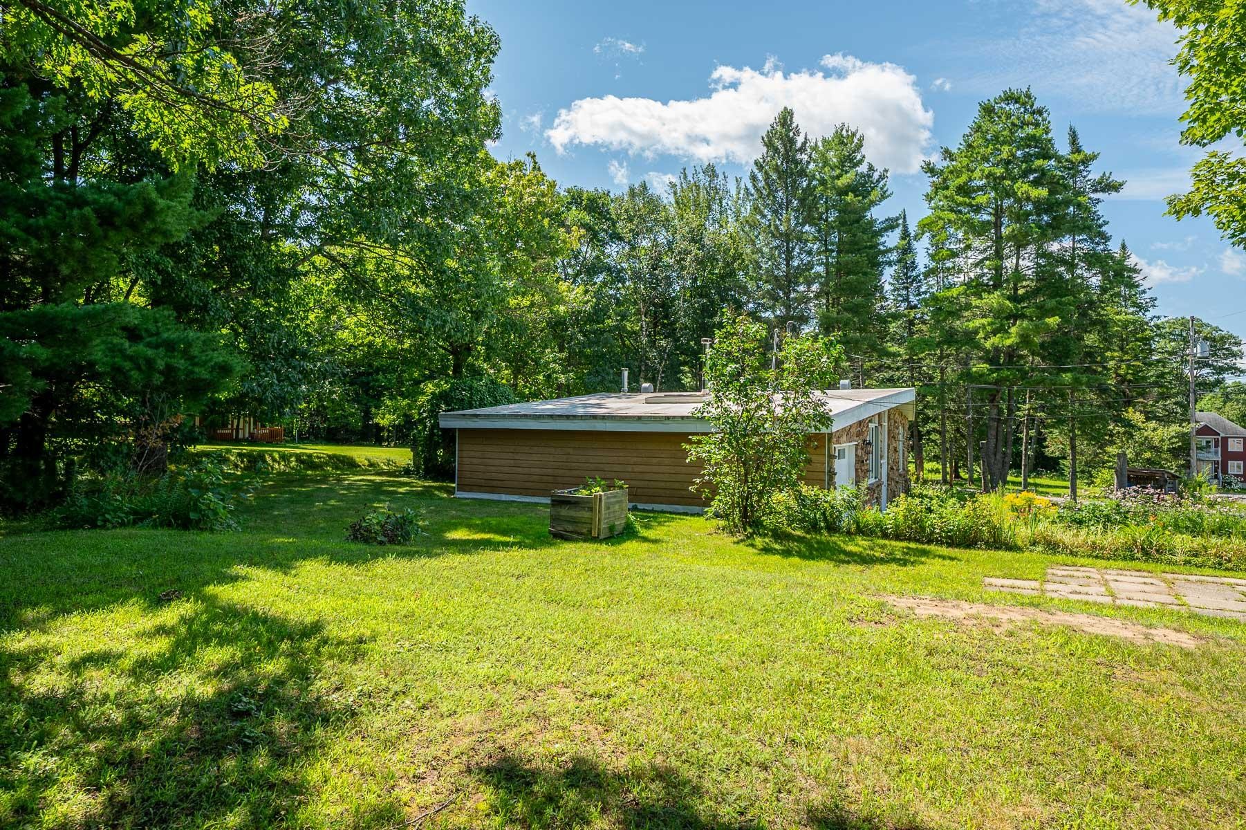 









2180Z

 - 2180Y


Rue Gaussiran

,
Sainte-Sophie,




QC
J5J2L6

