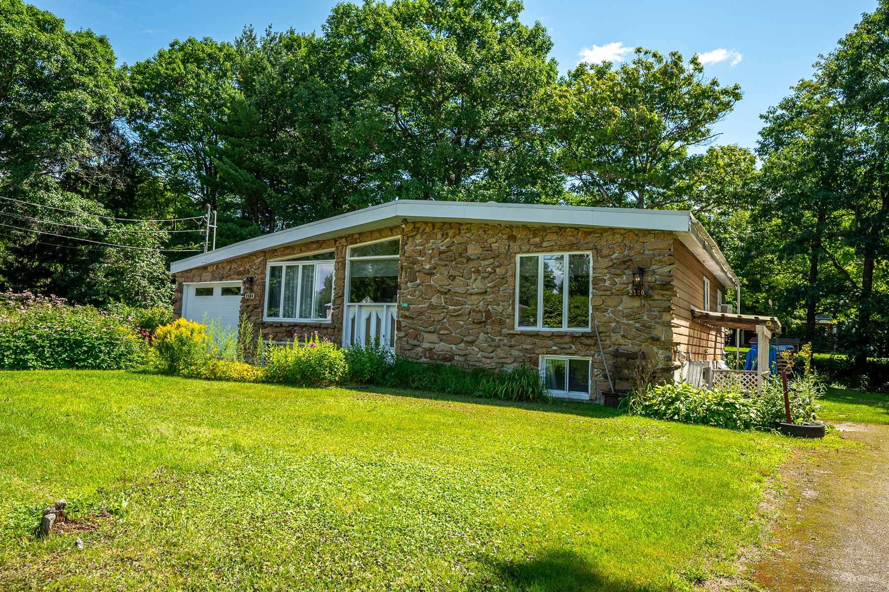









2180Z

 - 2180Y


Rue Gaussiran

,
Sainte-Sophie,




QC
J5J2L6

