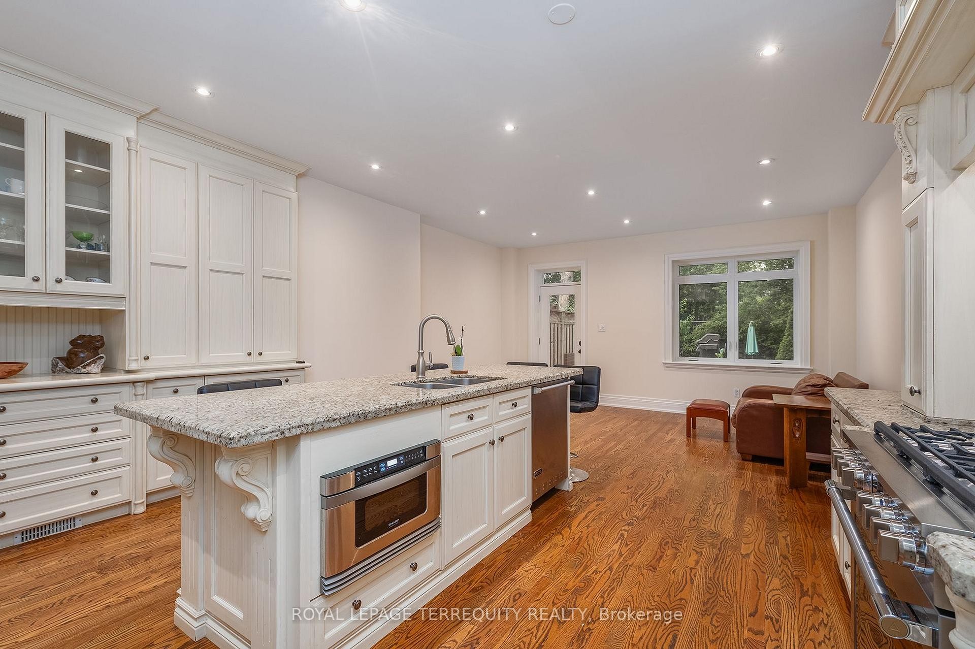 









329


Walmer

Road,
Toronto,




ON
M5R 2Y3

