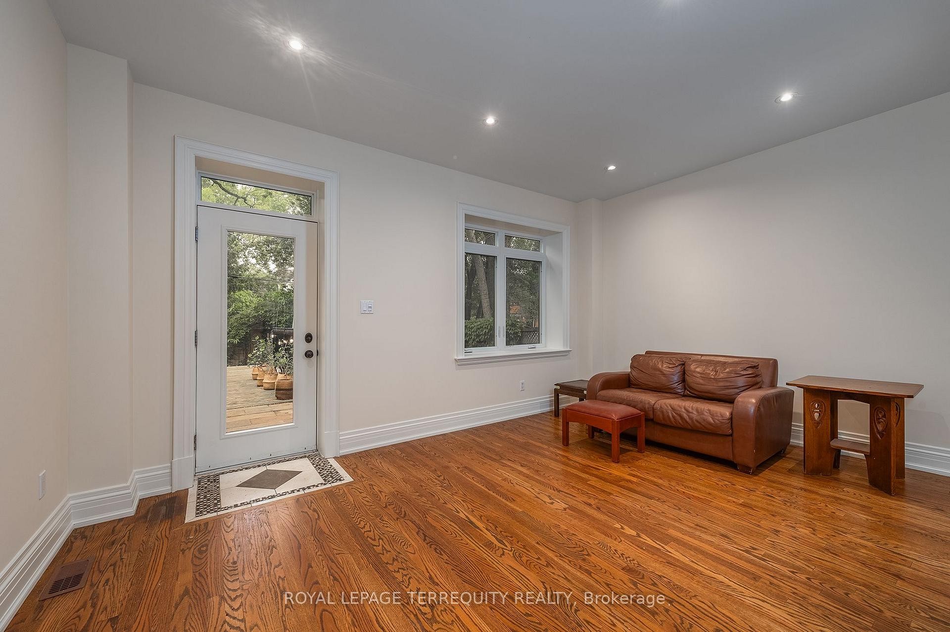 









329


Walmer

Road,
Toronto,




ON
M5R 2Y3

