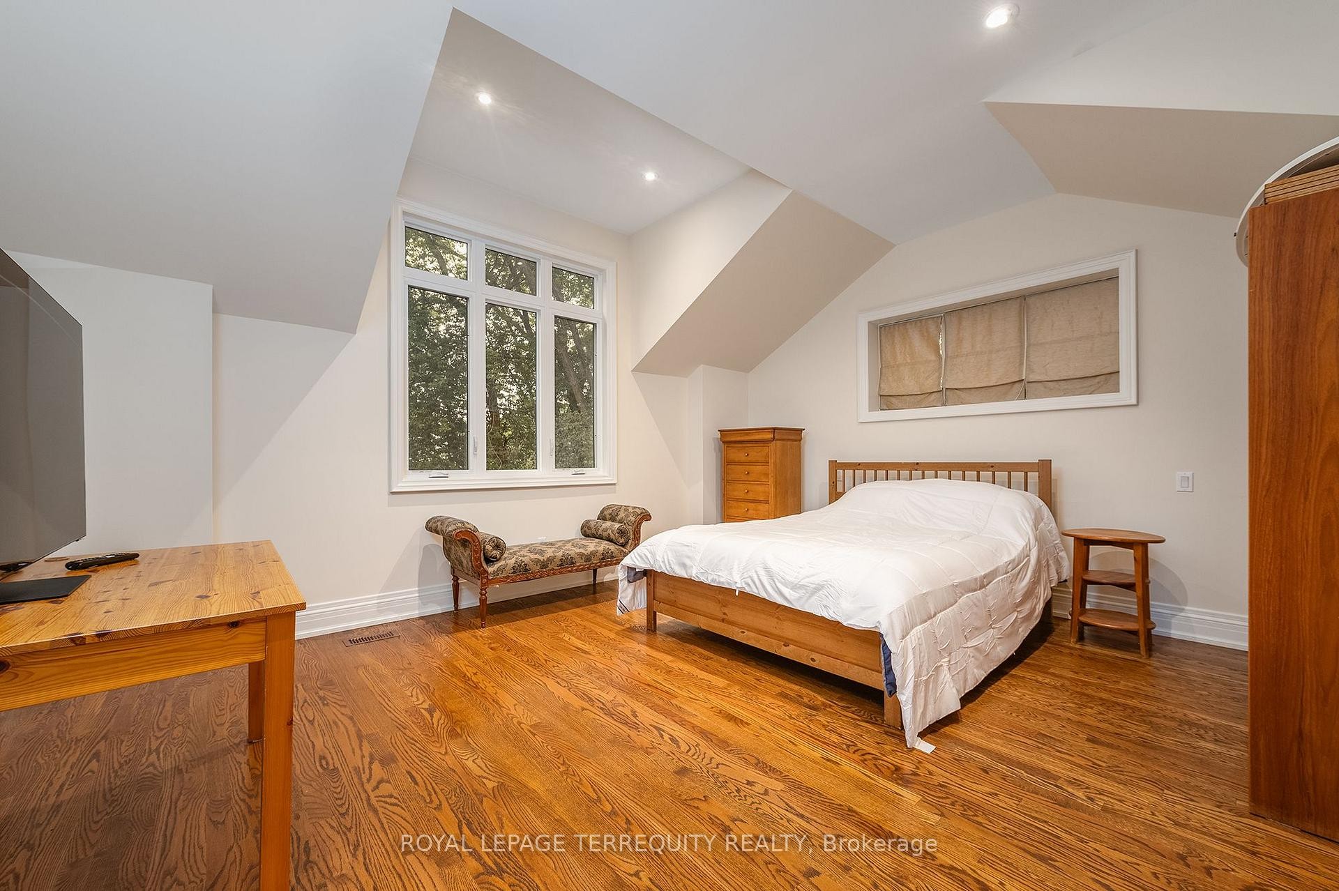 









329


Walmer

Road,
Toronto,




ON
M5R 2Y3

