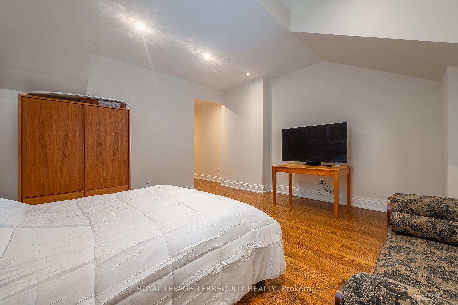 









329


Walmer

Road,
Toronto,




ON
M5R 2Y3

