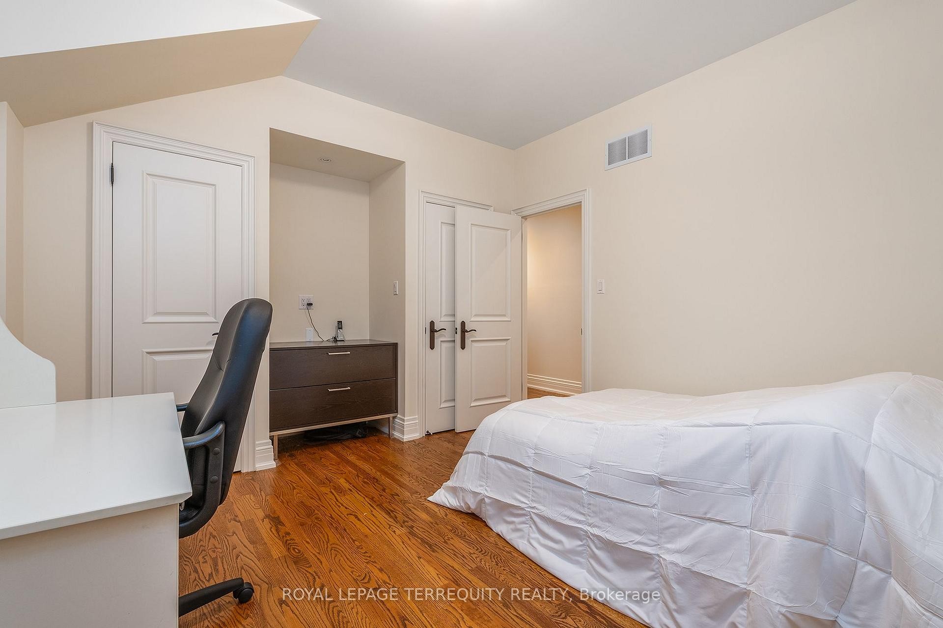 









329


Walmer

Road,
Toronto,




ON
M5R 2Y3

