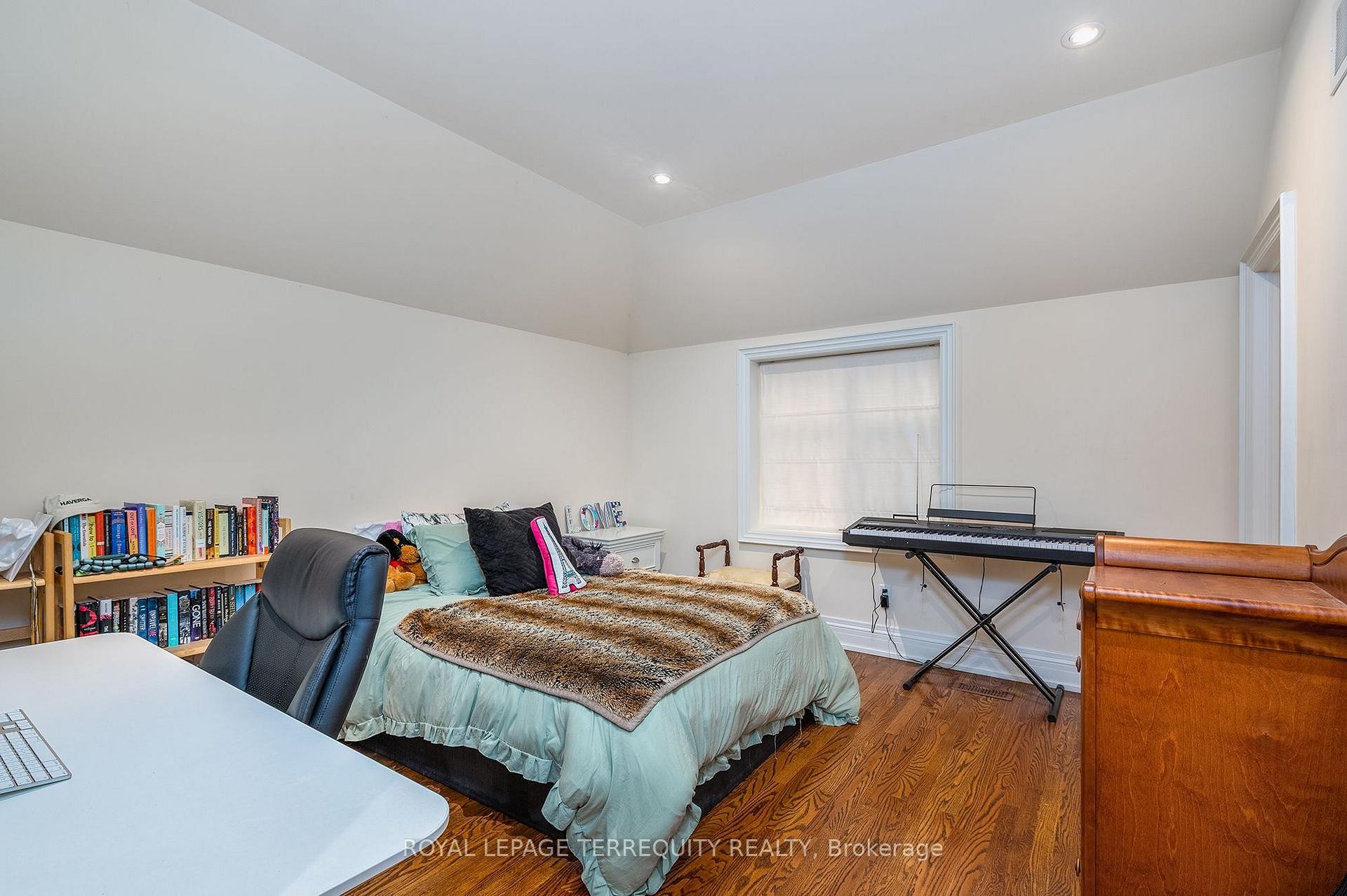 









329


Walmer

Road,
Toronto,




ON
M5R 2Y3


