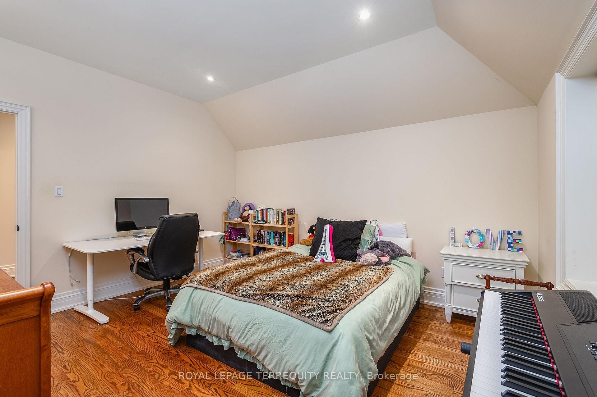 









329


Walmer

Road,
Toronto,




ON
M5R 2Y3

